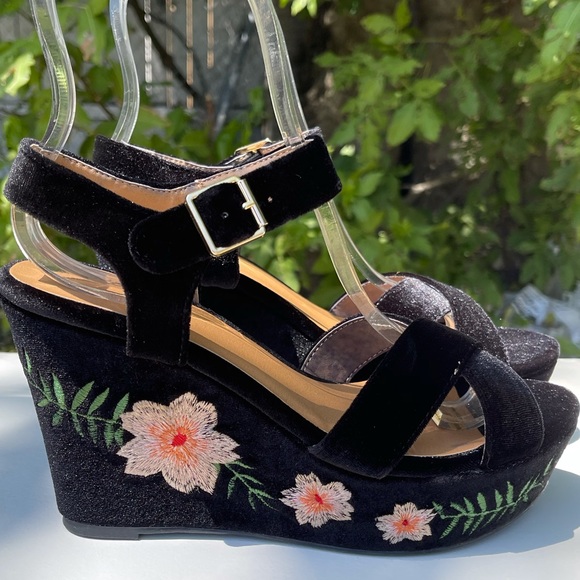 Qupid Ardor Pink Blush Velvet Floral Wedge Sandal - Picture 11 of 12